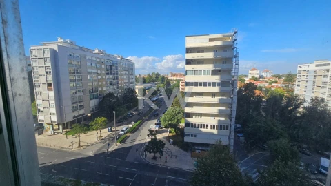 Apartamento T5 para Venda em Alvalade