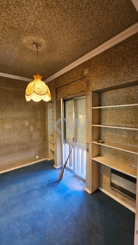 Apartamento T5 para Venda em Alvalade
