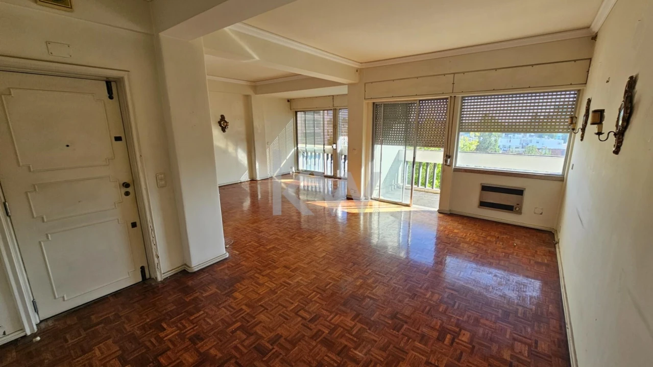 Apartamento T5 para Venda em Alvalade Foto 1