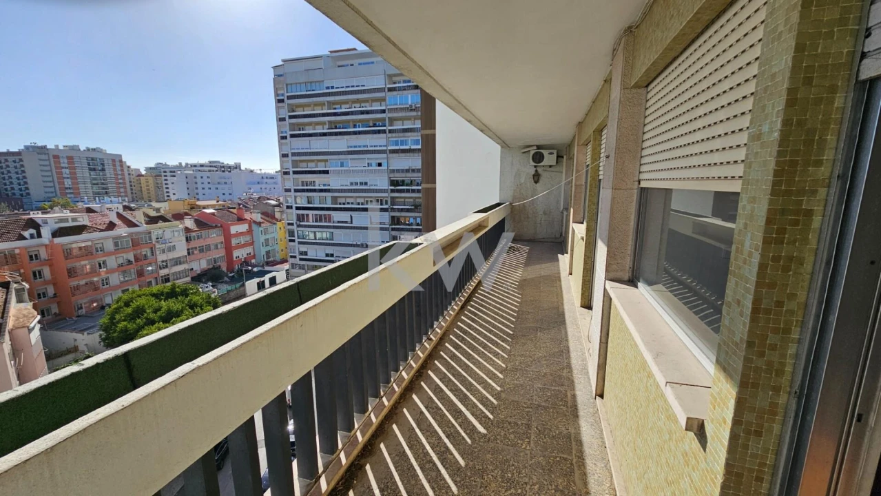 Apartamento T5 para Venda em Alvalade Foto 3
