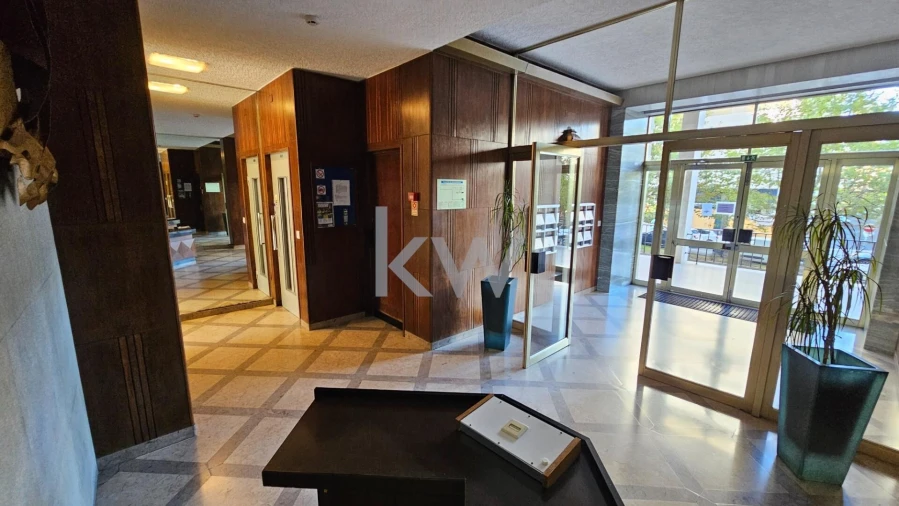Apartamento T5 para Venda em Alvalade Foto 23