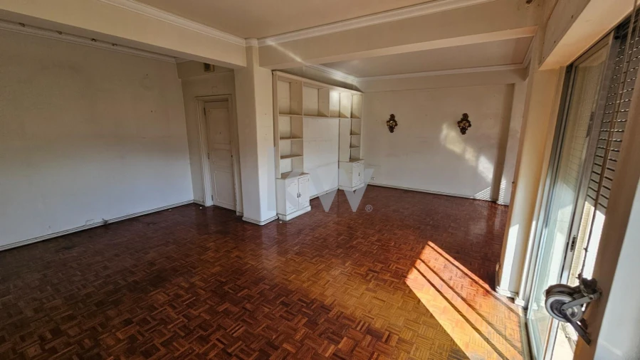 Apartamento T5 para Venda em Alvalade Foto 2