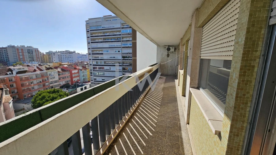 Apartamento T5 para Venda em Alvalade Foto 3
