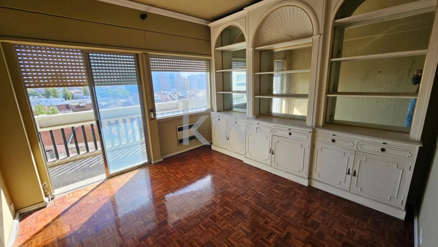 Apartamento T5 para Venda em Alvalade Foto 6
