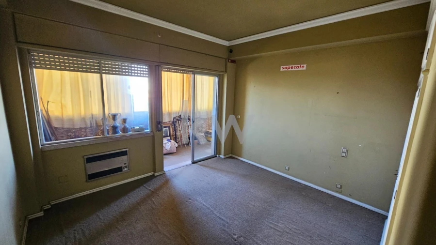 Apartamento T5 para Venda em Alvalade Foto 16