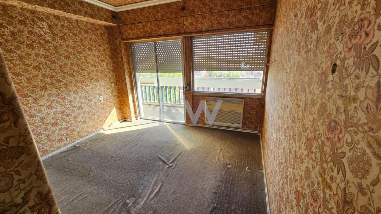 Apartamento T5 para Venda em Alvalade Foto 11