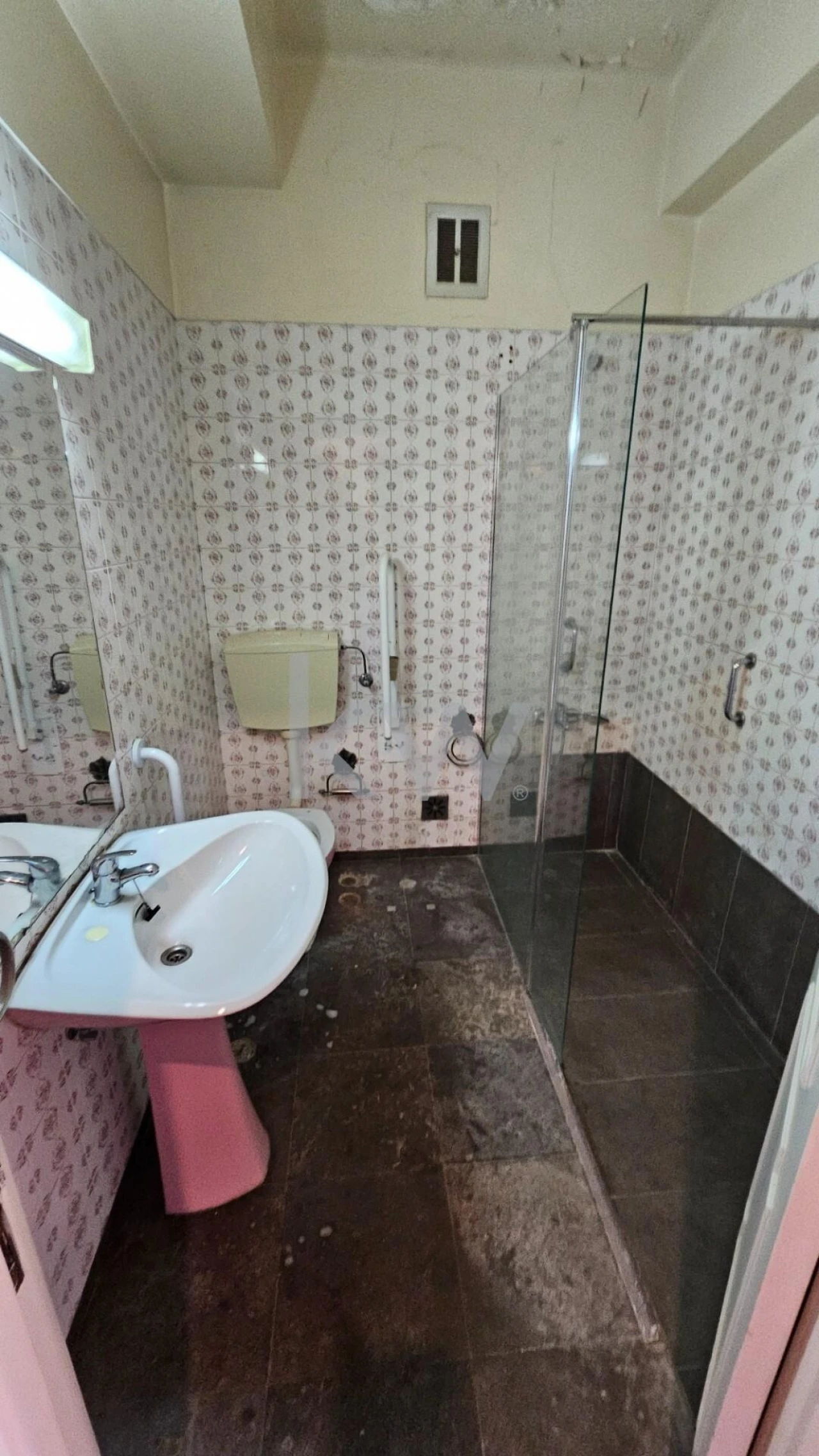 Apartamento T5 para Venda em Alvalade Foto 10