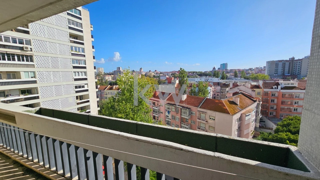 Apartamento T5 para Venda em Alvalade Foto 4