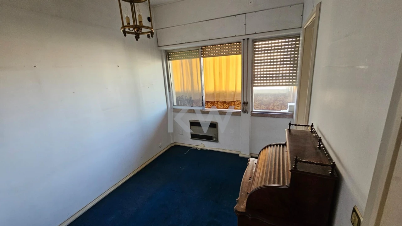 Apartamento T5 para Venda em Alvalade Foto 17