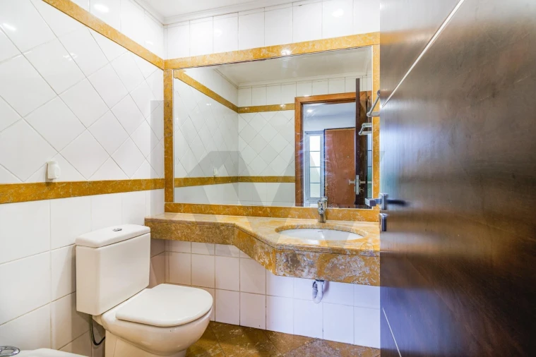 Moradia T4 para Venda em Santo Antão e São Julião do Tojal Foto 18