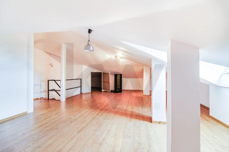 Moradia T4 para Venda em Santo Antão e São Julião do Tojal Foto 29