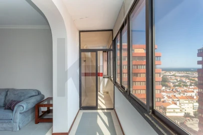 Apartamento T3 para Venda em Oeiras e São Julião da Barra, Paço de Arcos e Caxias