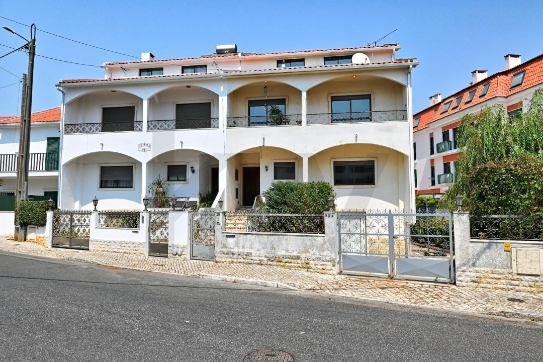 Moradia T5 para Venda em Algueirão-Mem Martins Foto 1