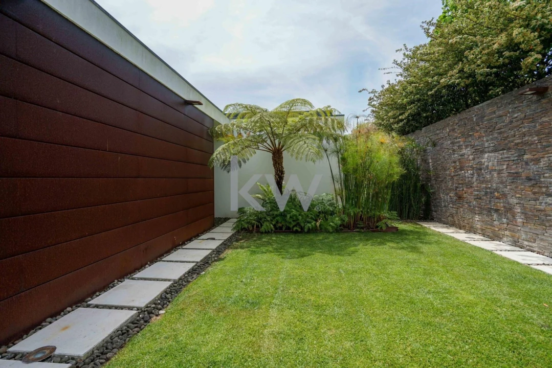 Moradia T3 para Venda em Colares Foto 44