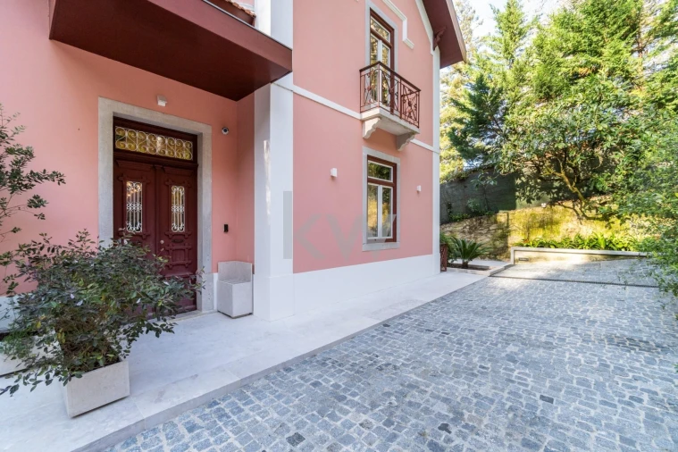 Moradia T7 para Venda em São João das Lampas e Terrugem Foto 1