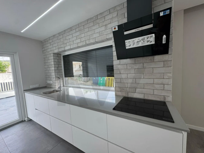 Apartamento T3 para Venda em Ramada e Caneças Foto 2