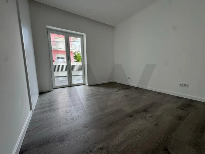 Apartamento T3 para Venda em Ramada e Caneças Foto 11