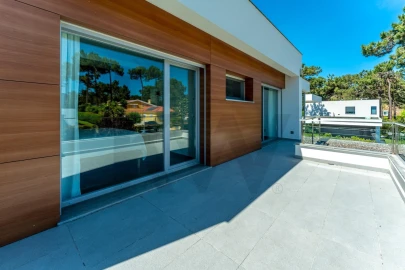 Moradia T5 para Venda em Charneca de Caparica e Sobreda