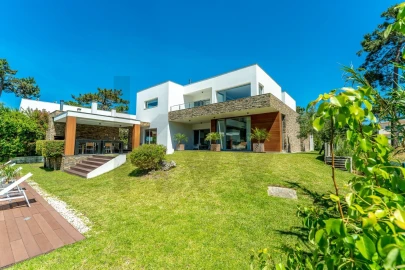 Moradia T5 para Venda em Charneca de Caparica e Sobreda