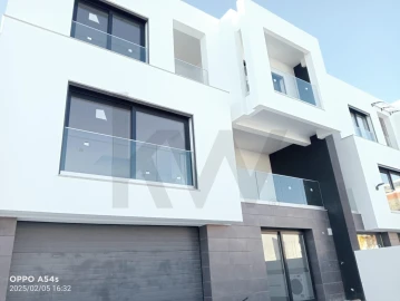 Moradia T4 para Venda em Corroios