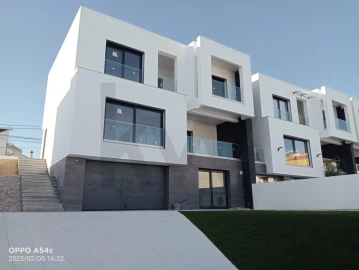 Moradia T4 para Venda em Corroios