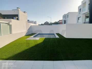 Moradia T4 para Venda em Corroios