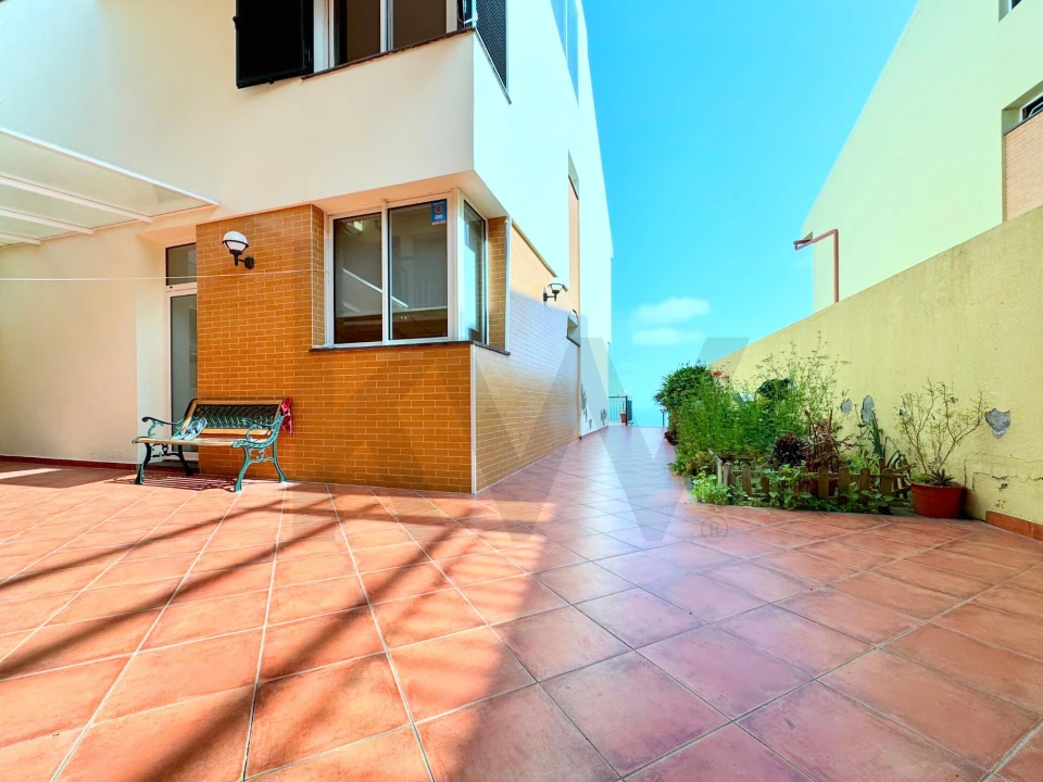 Moradia T3 para Venda em Camara de Lobos Foto 18