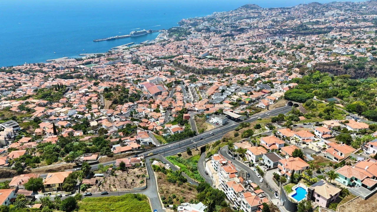 Terreno para Venda em Funchal (Santa Maria Maior) Foto 3