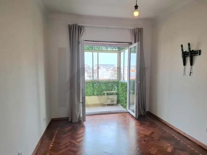 Apartamento T3 para Arrendamento em Costa da Caparica Foto 2