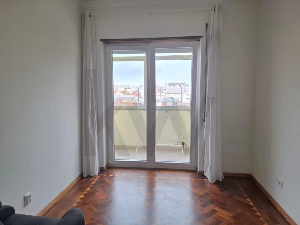 Apartamento T3 para Arrendamento em Costa da Caparica Foto 6