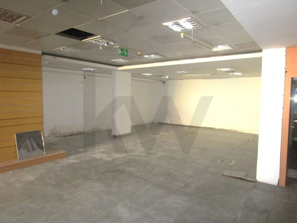 Loja para Arrendamento em São João das Lampas e Terrugem Foto 10