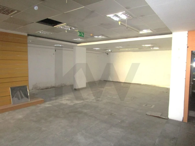 Loja para Arrendamento em São João das Lampas e Terrugem Foto 10