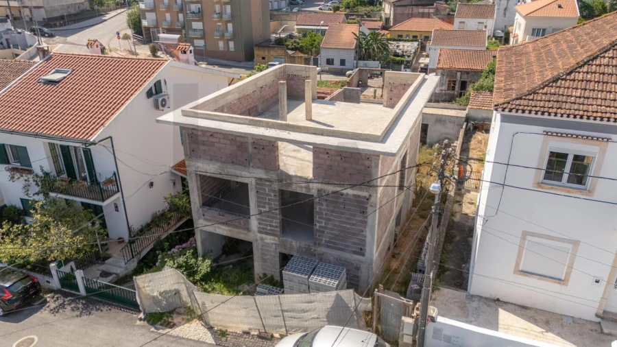 Moradia T5 para Venda em Eiras e São Paulo de Frades Foto 3