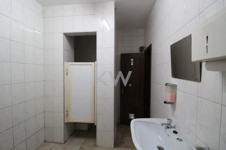 Loja para Arrendamento em Santo Antonio dos Olivais Foto 11