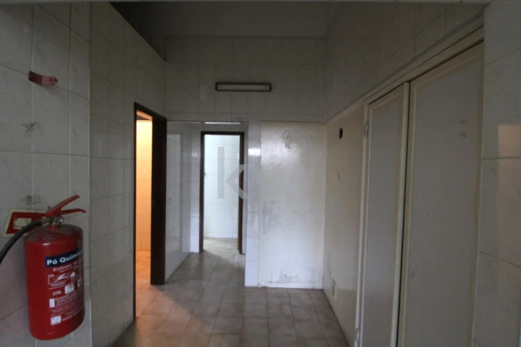 Loja para Arrendamento em Santo Antonio dos Olivais Foto 8