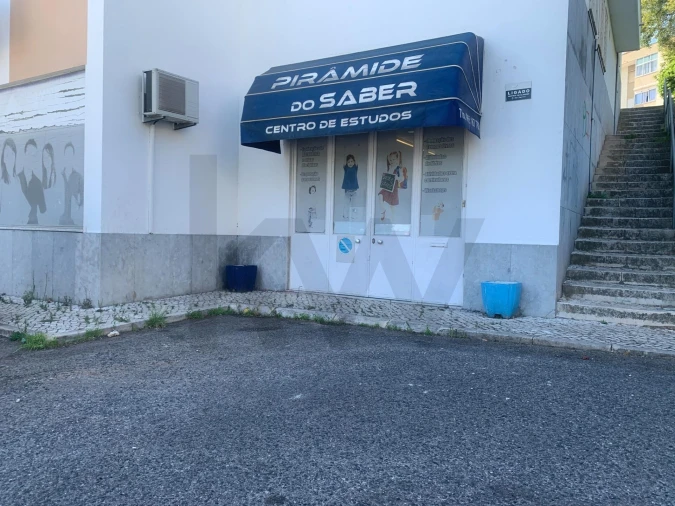 Loja para Arrendamento em Ramada e Caneças Foto 21