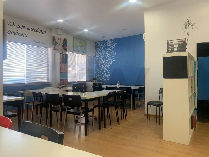 Loja para Arrendamento em Ramada e Caneças Foto 7