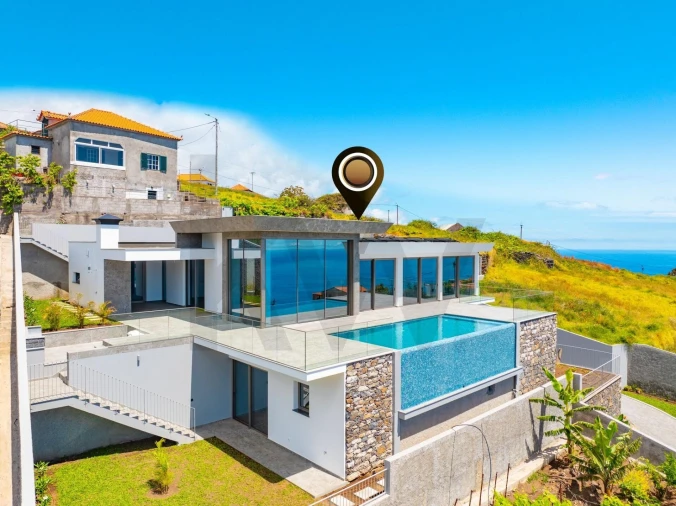 Moradia T3 para Venda em Estreito da Calheta Foto 1