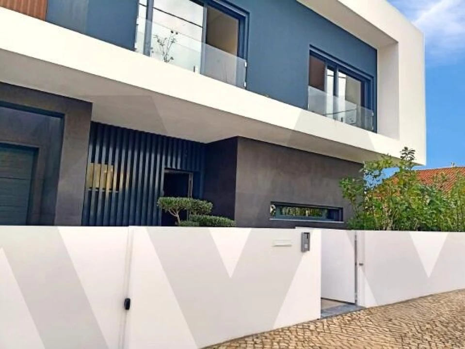 Moradia T4 para Venda em Loures Foto 1