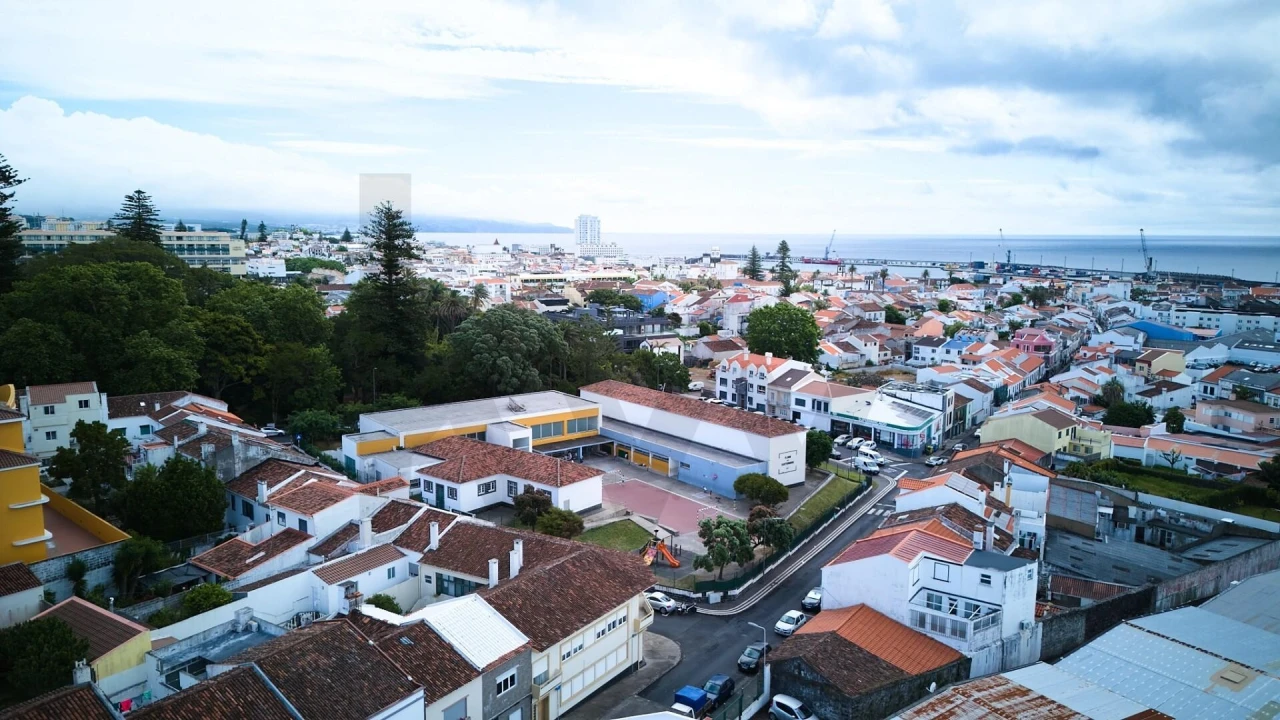 Apartamento T4 para Venda em Ponta Delgada (São José) Foto 1