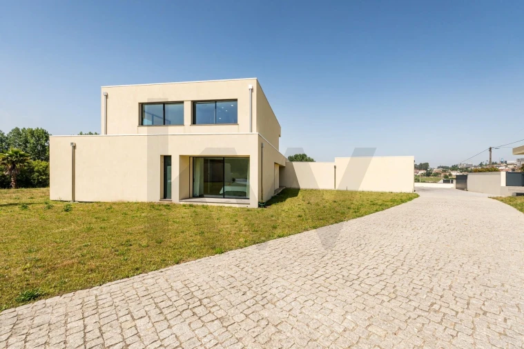 Moradia T4 para Venda em Vilela Foto 3