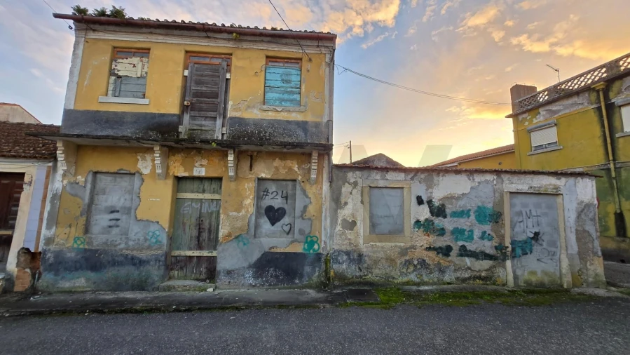 Moradia T3 para Venda em Granja do Ulmeiro Foto 1