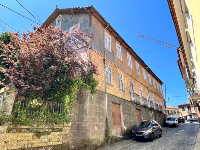 Moradia T5 para Venda em Arco de Baúlhe e Vila Nune