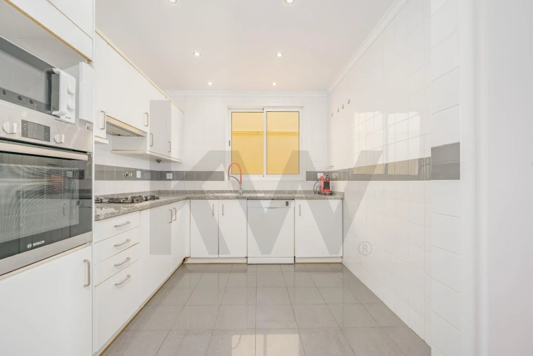 Moradia T3 para Venda em Caniço Foto 16