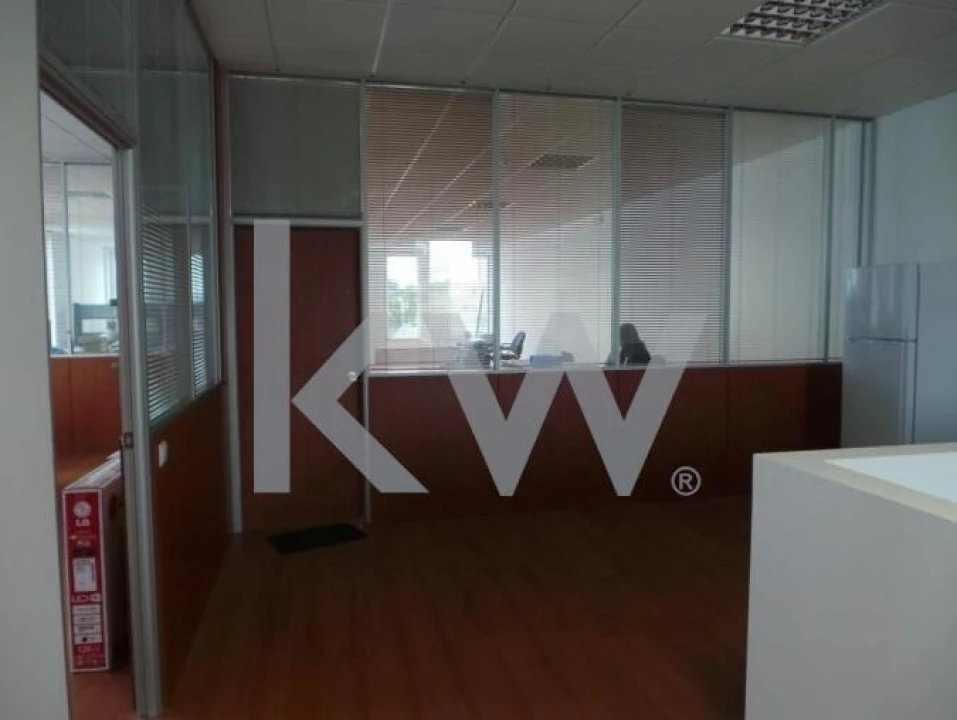 Armazém para Venda em Santo Antão e São Julião do Tojal Foto 11