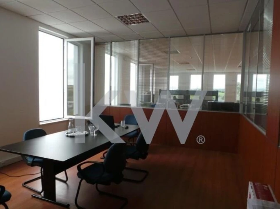 Armazém para Venda em Santo Antão e São Julião do Tojal Foto 13