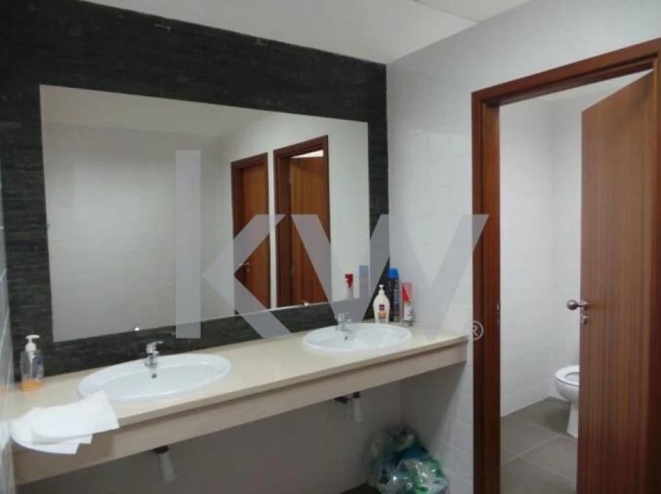 Armazém para Venda em Santo Antão e São Julião do Tojal Foto 17