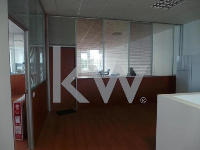 Armazém para Venda em Santo Antão e São Julião do Tojal Foto 11