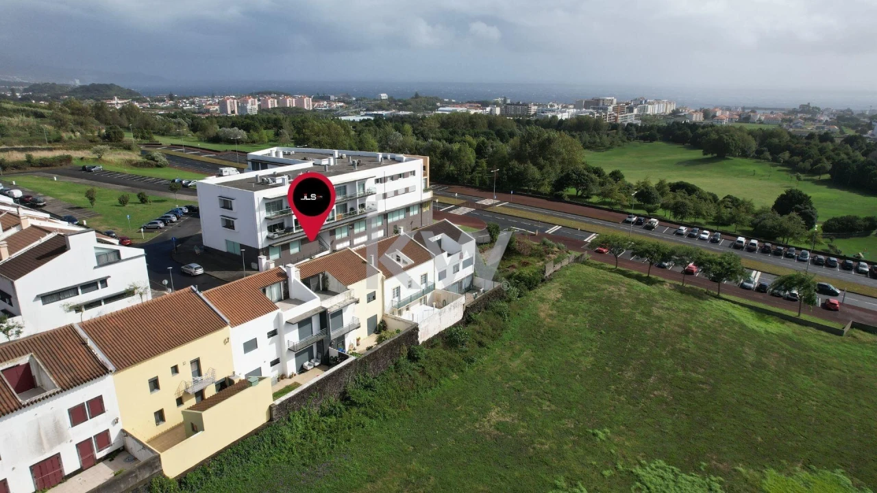 Moradia T3 para Venda em Ponta Delgada (São Pedro) Foto 36