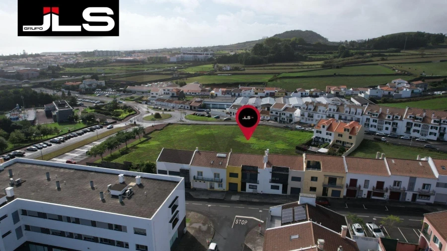 Moradia T3 para Venda em Ponta Delgada (São Pedro) Foto 1